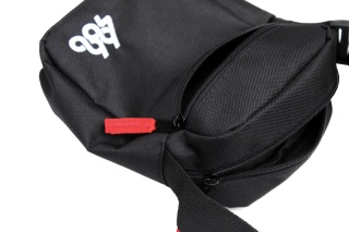 LISTONOSZKA SMALL SHOULDER BAG (BLACK/RED)